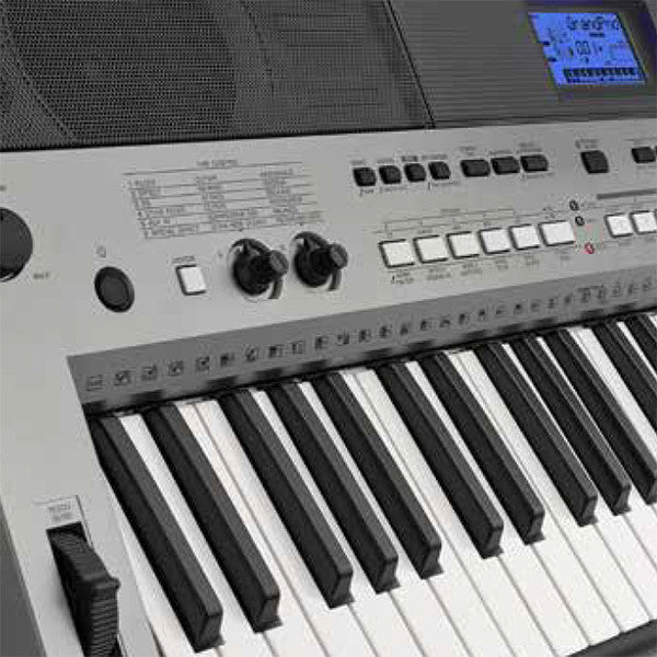 Digital Pianos & Keyboards