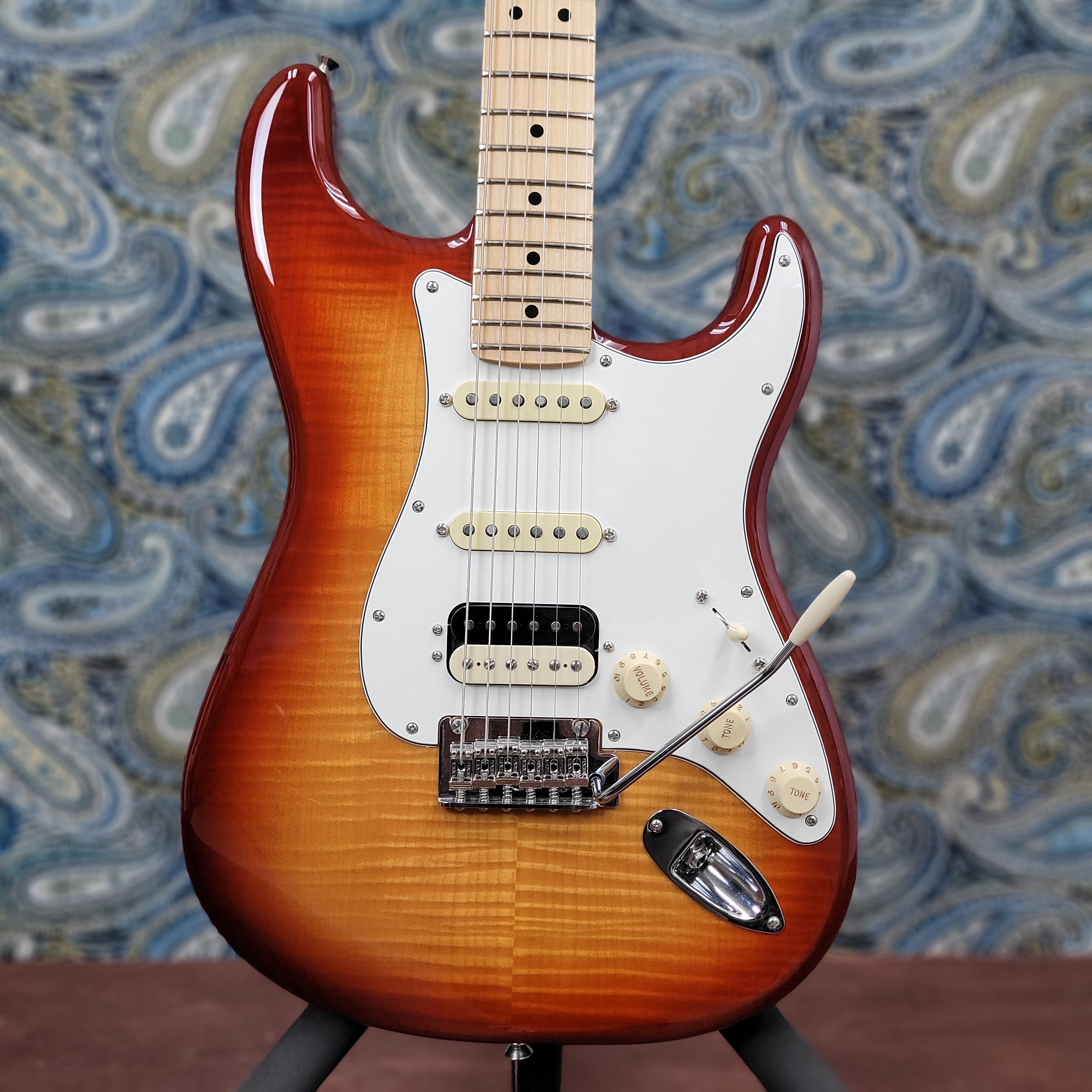 Used Fender Limited Edition Player Stratocaster HSS Plus Top Sienna Sunburst