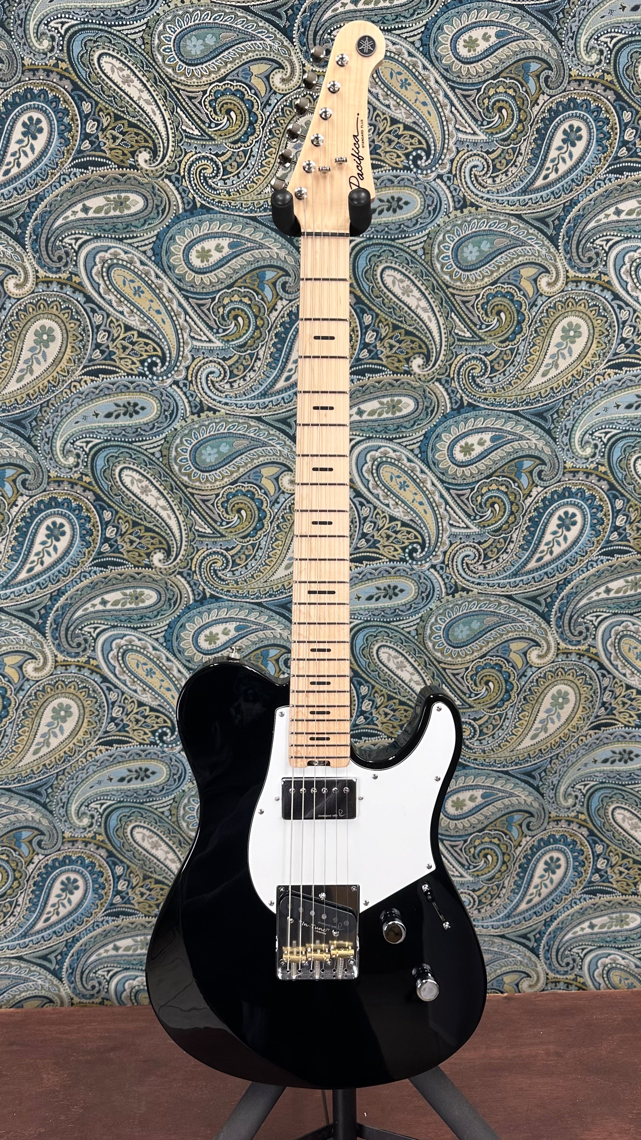 Yamaha PACS+11SM Pacifica SC Standard Plus Electric Guitar Black