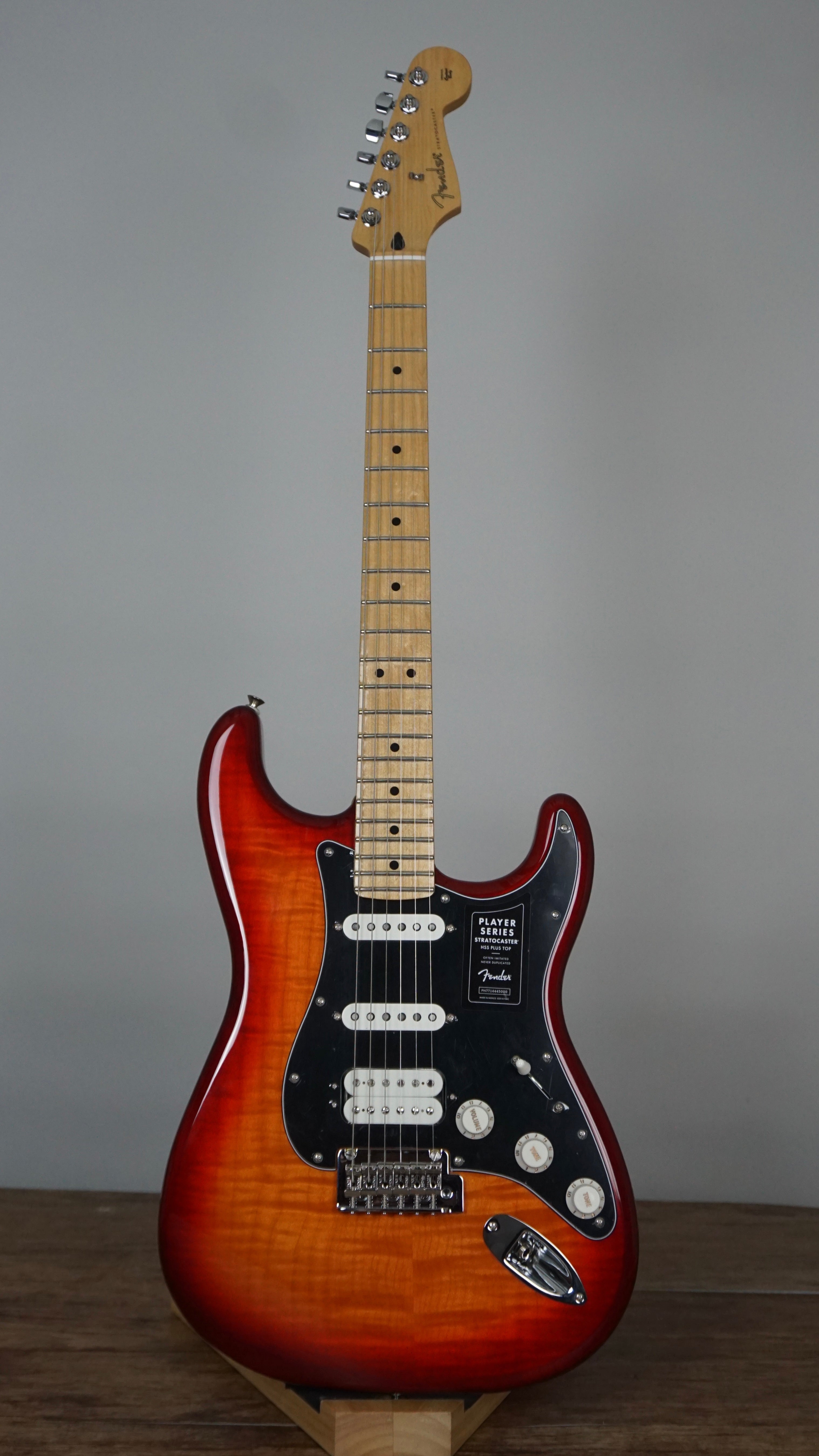 Fender Player Stratocaster HSS Plus Top Aged Cherry Burst