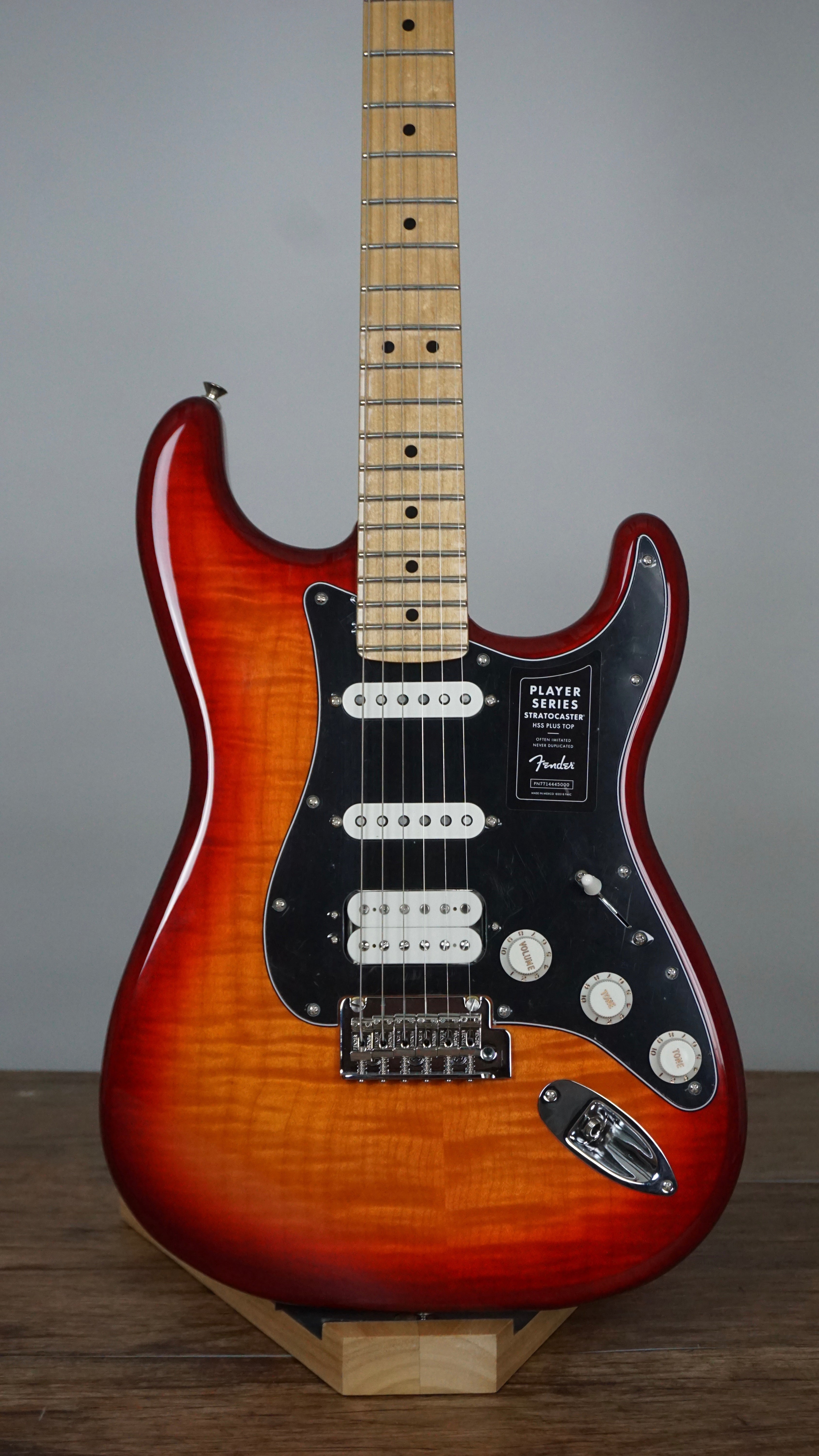 Fender Player Stratocaster HSS Plus Top Aged Cherry Burst