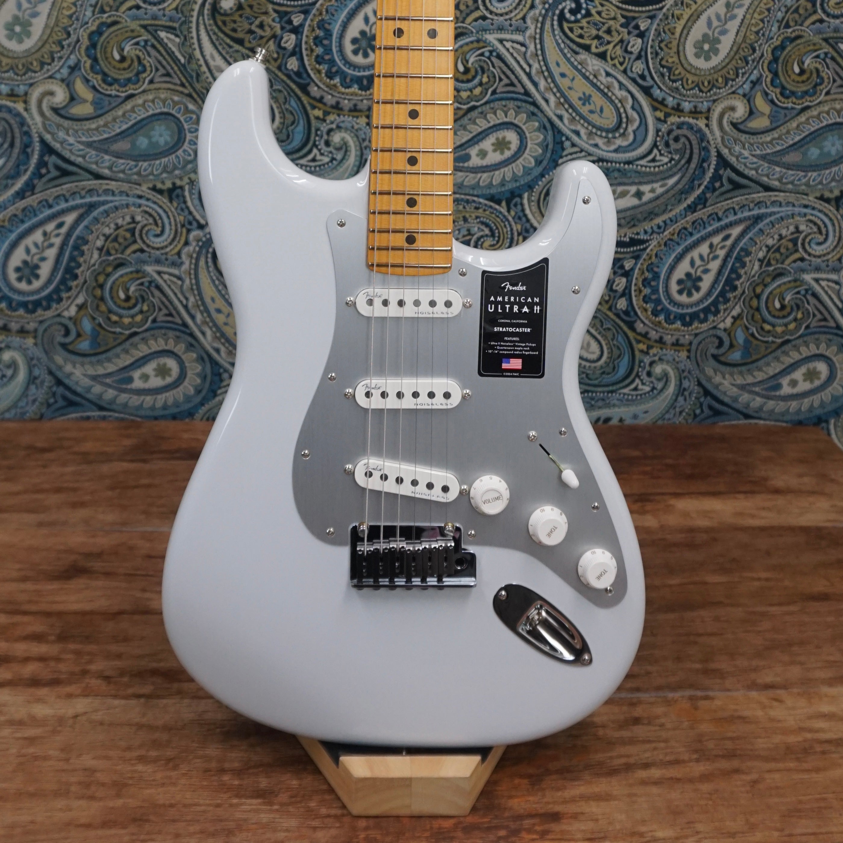 Fender American Ultra II Stratocaster Avalanche Maple Neck