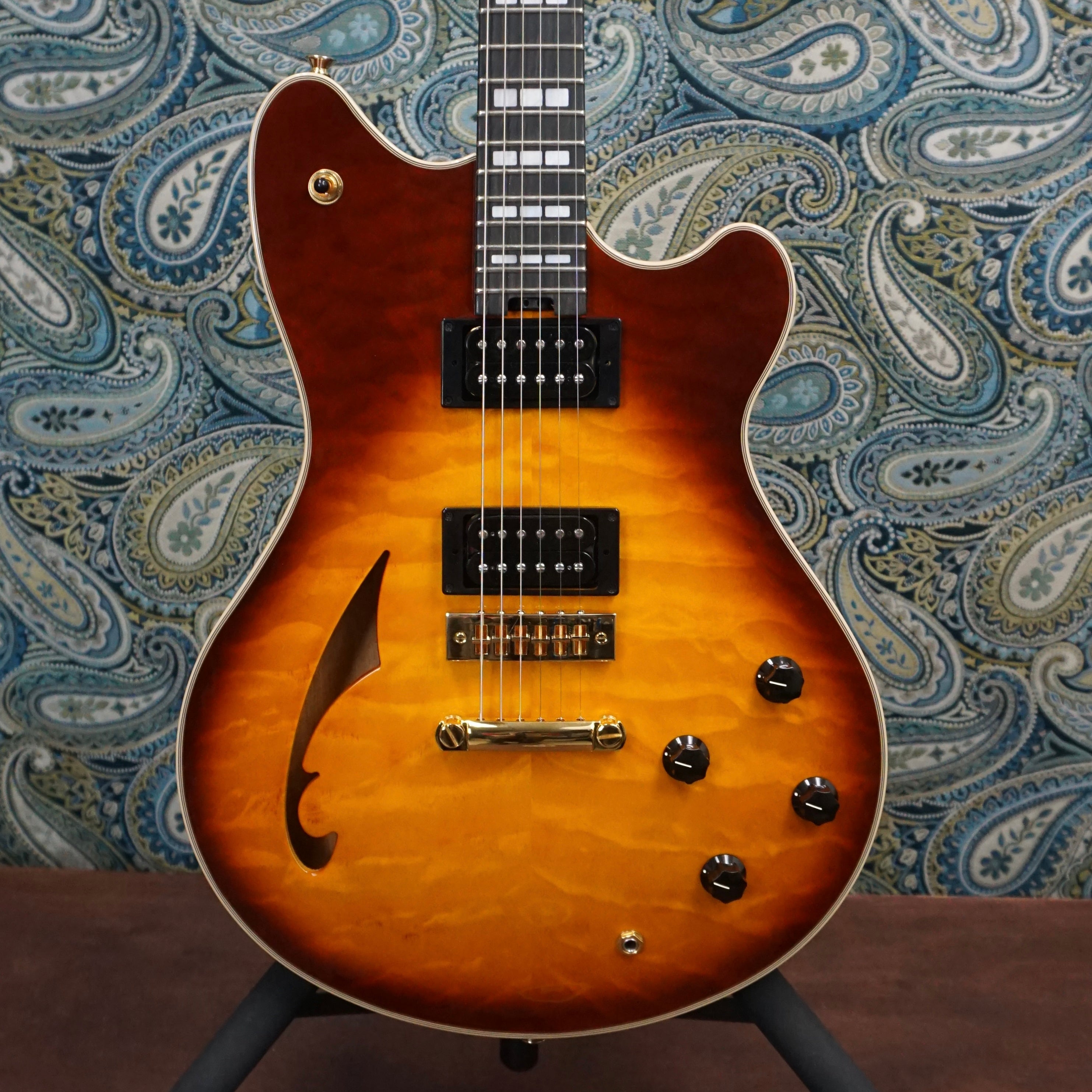 Used EVH SA-126 Tobacco Burst w/EVH Hard Case