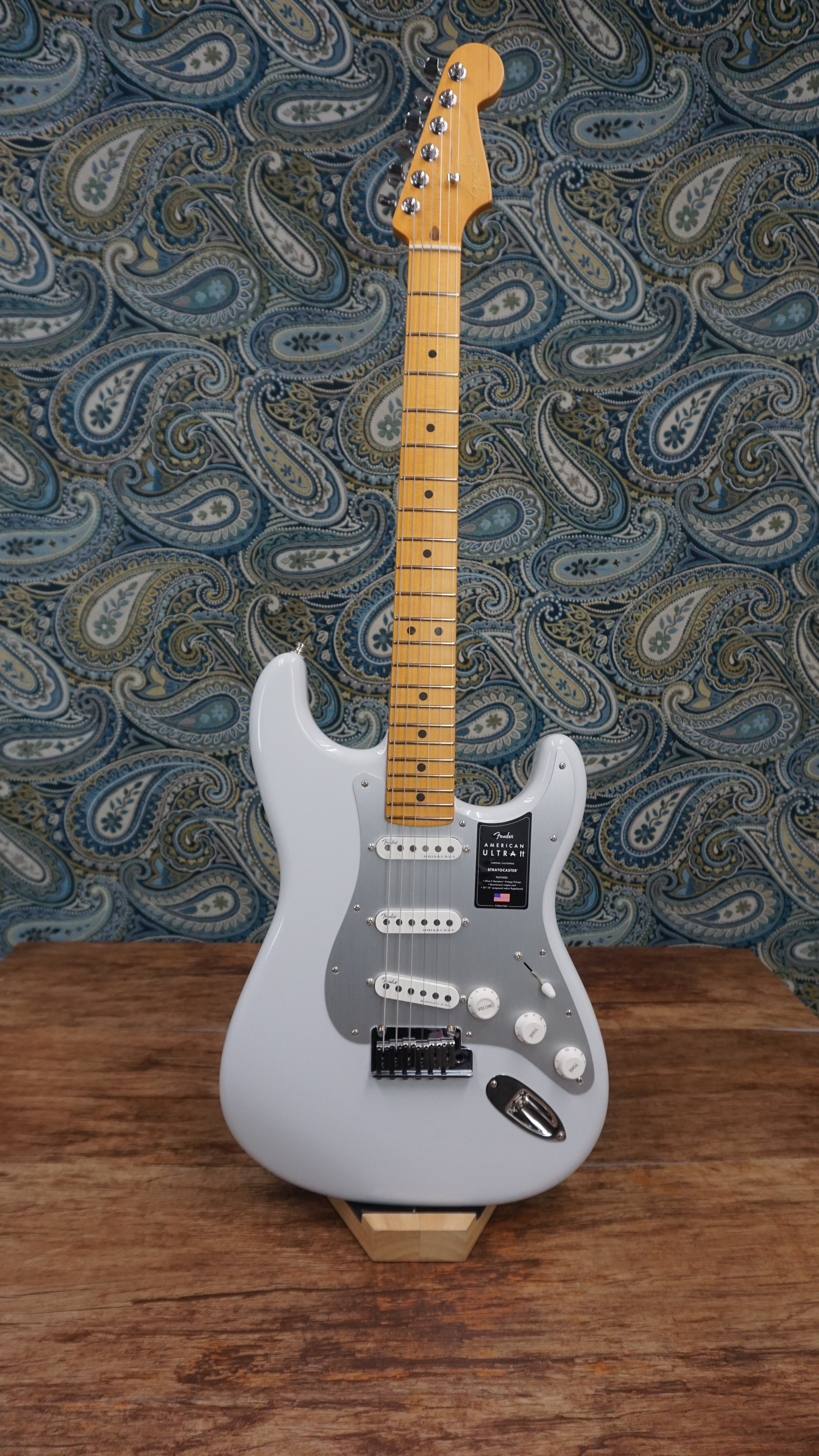 Fender American Ultra II Stratocaster Avalanche Maple Neck