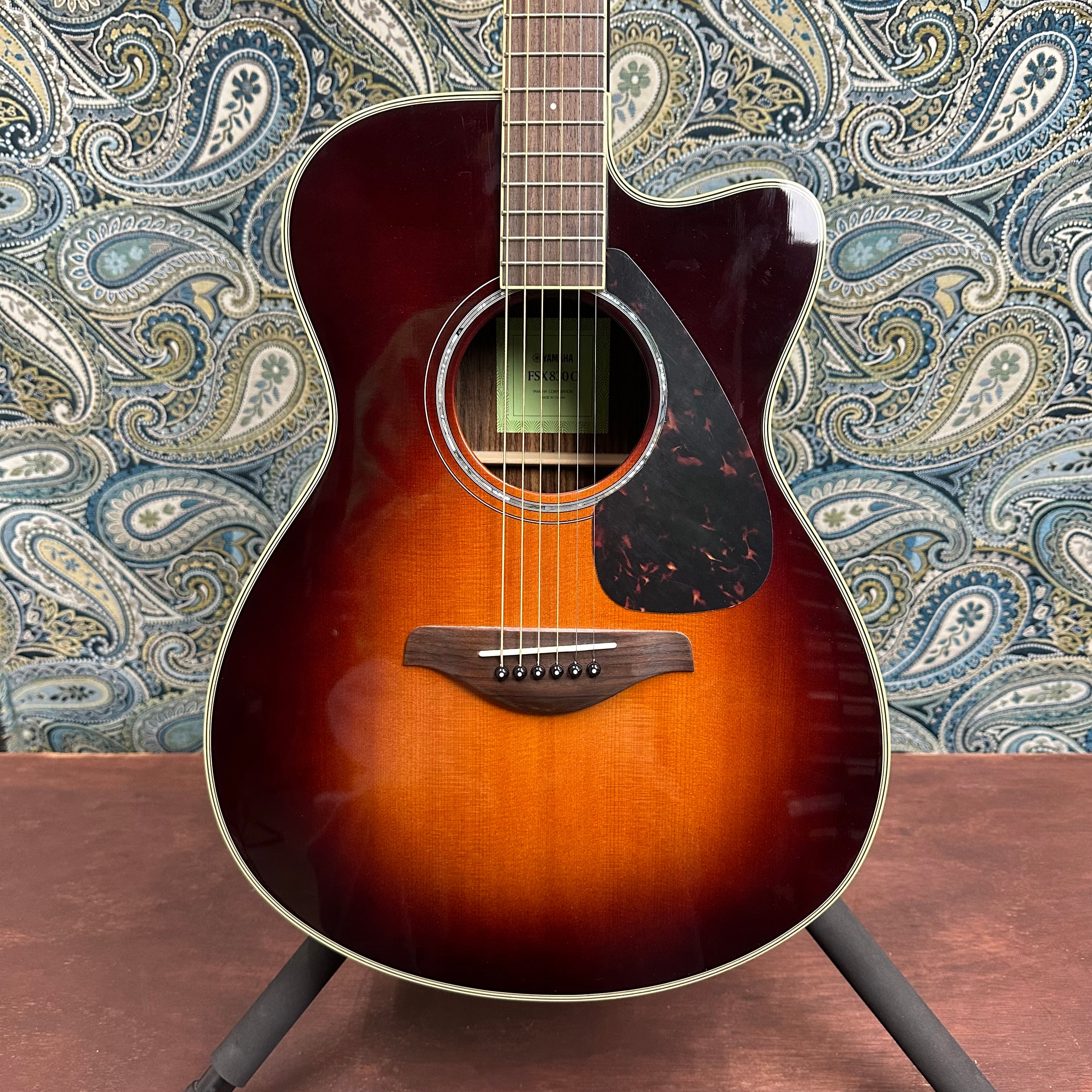 Yamaha FSX830C Concert Cutaway Brown Sunburst Floor Model