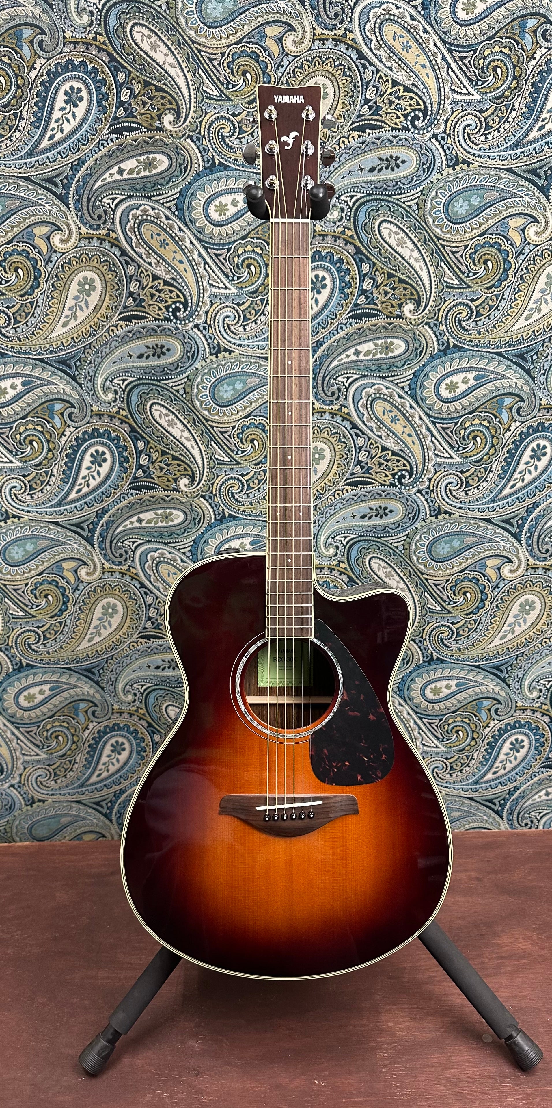 Yamaha FSX830C Concert Cutaway Brown Sunburst Floor Model