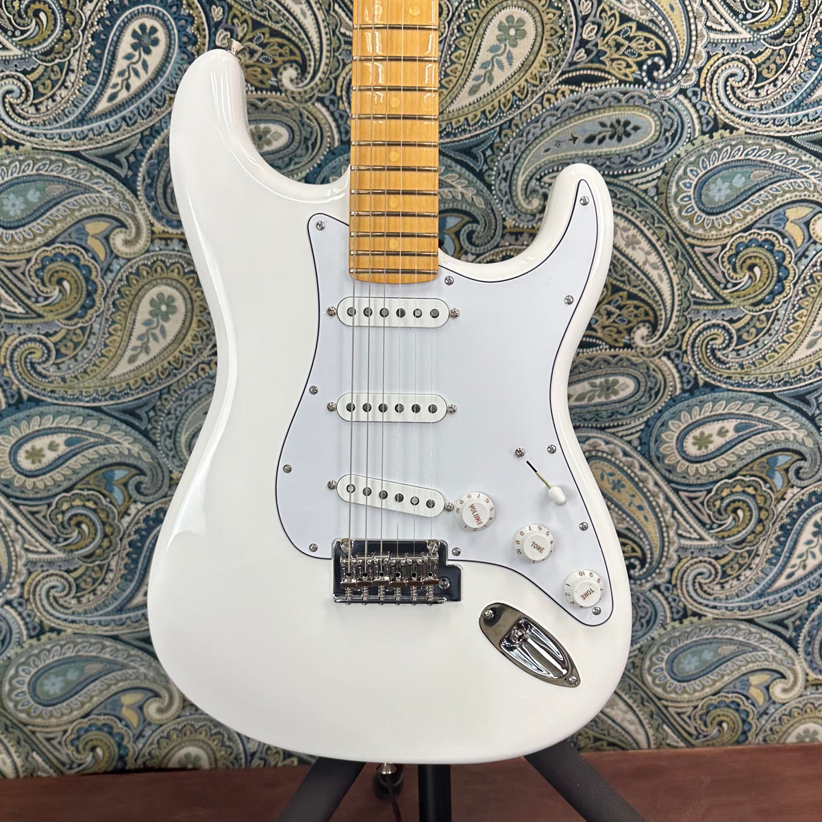 Fender DE Player II Stratocaster Polar White w/Matching Headcap