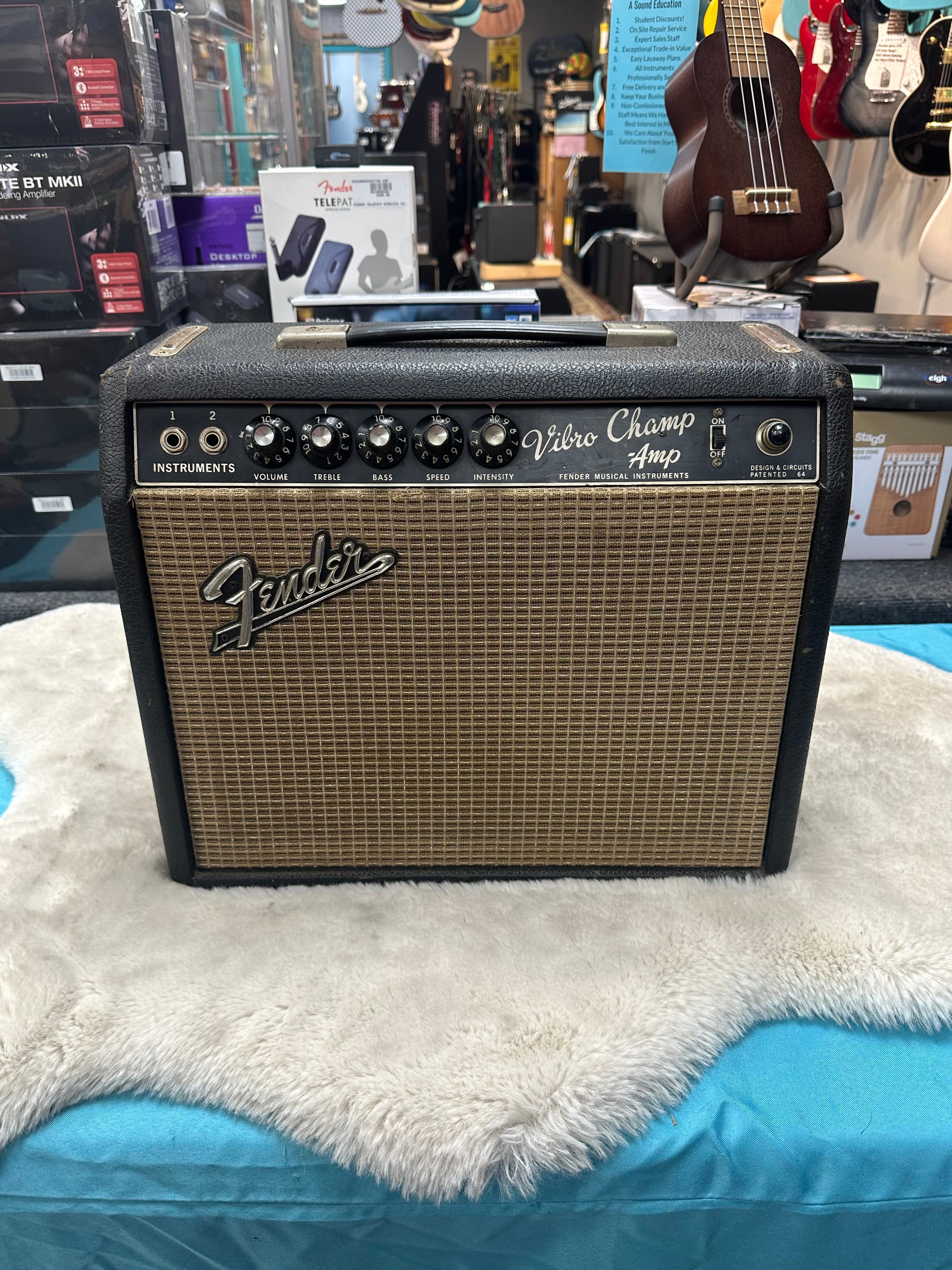 Used Fender Vibro-Champ 1966 1x8 Tube Combo Amp AA764