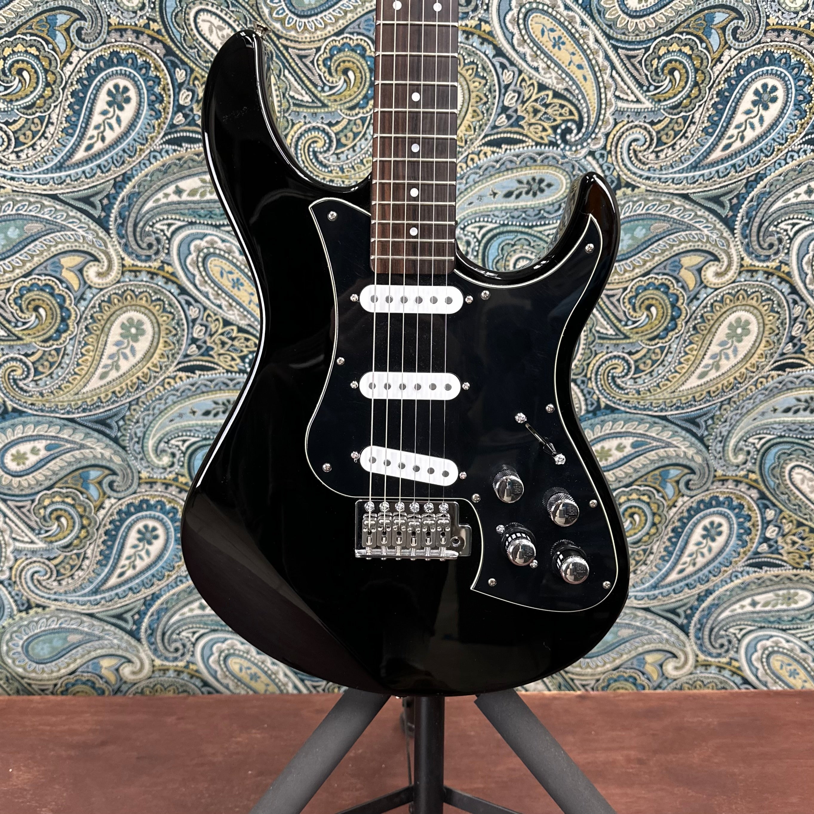 Used Line 6 Variax Standard Modeling Guitar w/ Gigbag