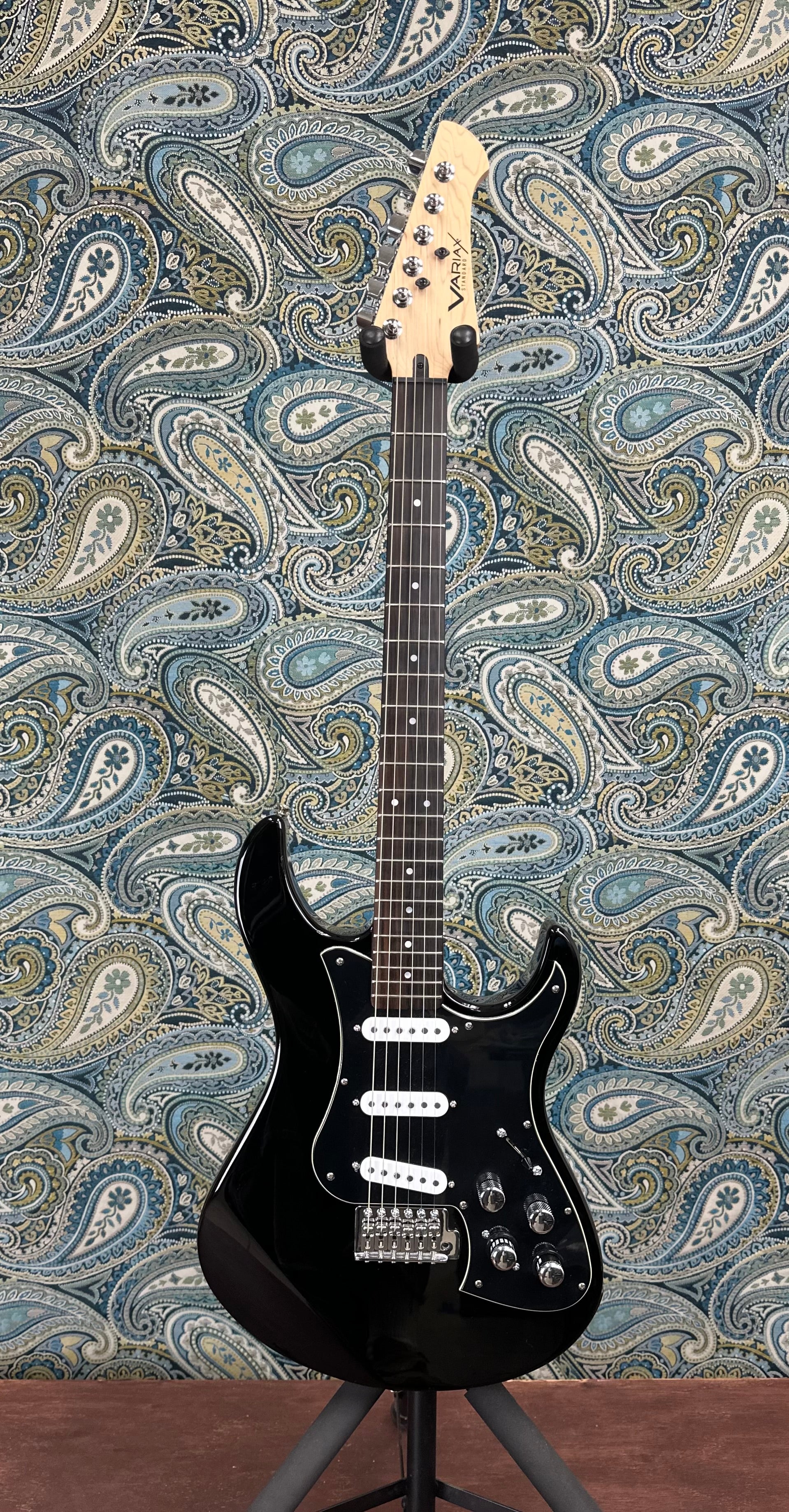 Used Line 6 Variax Standard Modeling Guitar w/ Gigbag