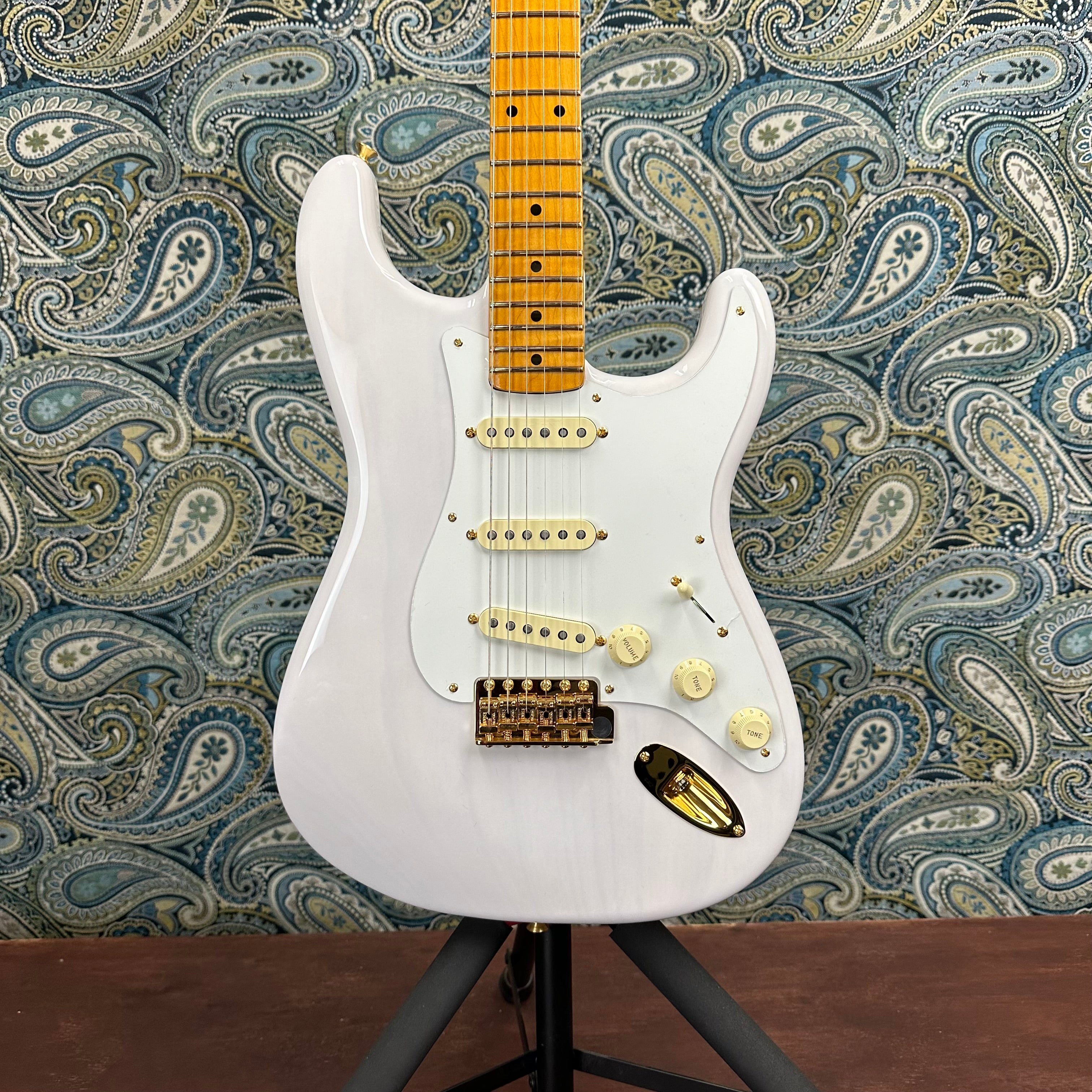 Fender Limited Edition American Vintage II 1957 Stratocaster White Blonde w/Tweed Hard Case