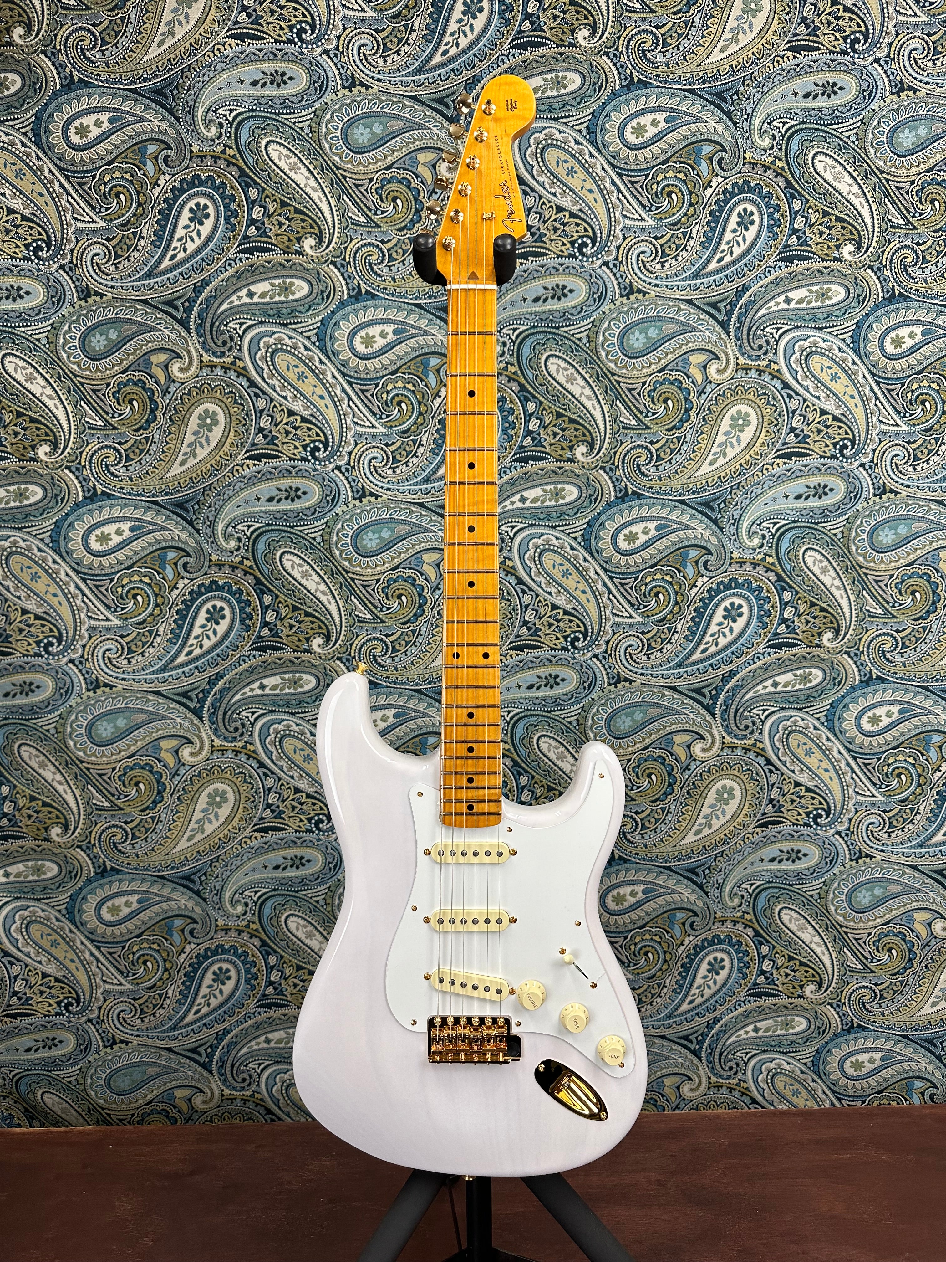 Fender Limited Edition American Vintage II 1957 Stratocaster White Blonde w/Tweed Hard Case