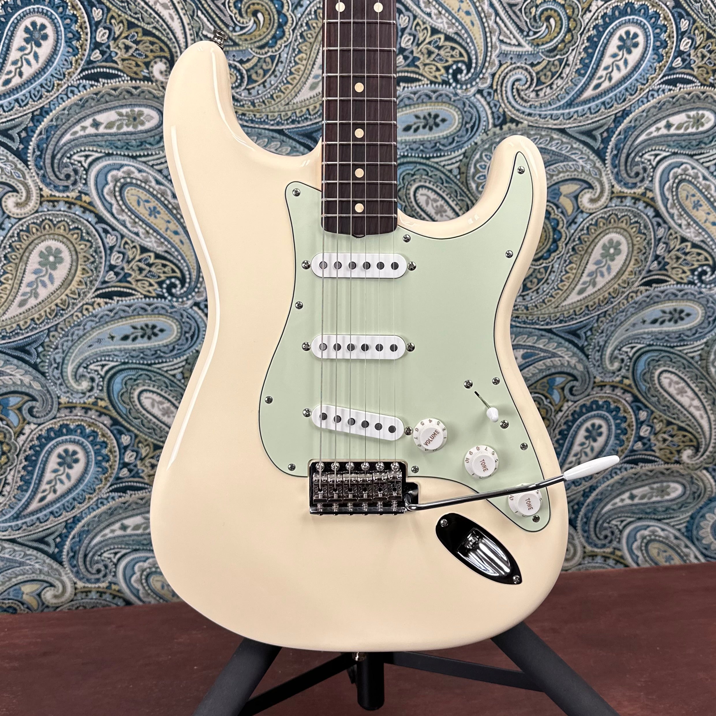 Used Fender Vintera II '60s Stratocaster Olympic White