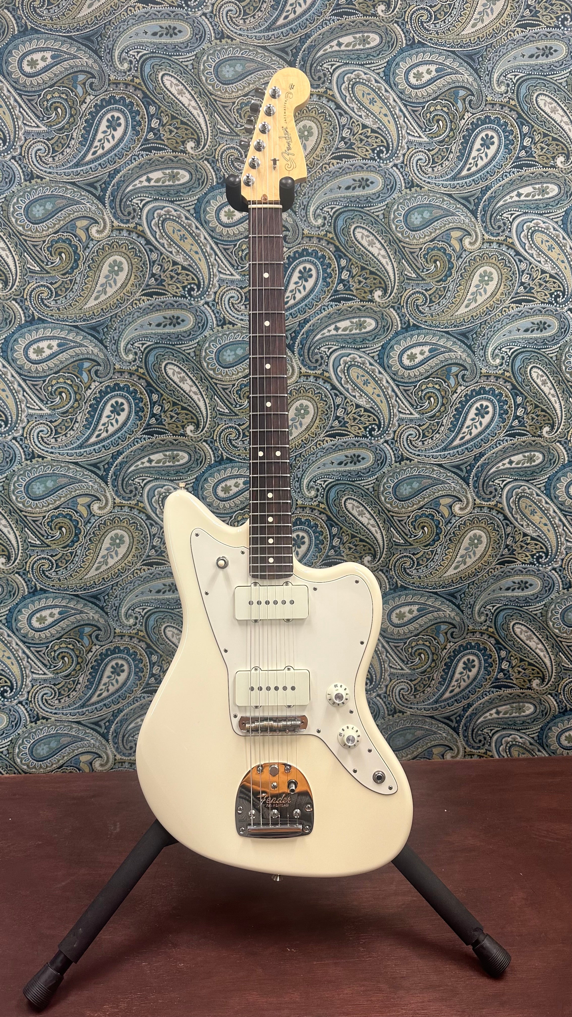 Used Fender American Professional Jazzmaster Olympic White w/Molded Hard Case