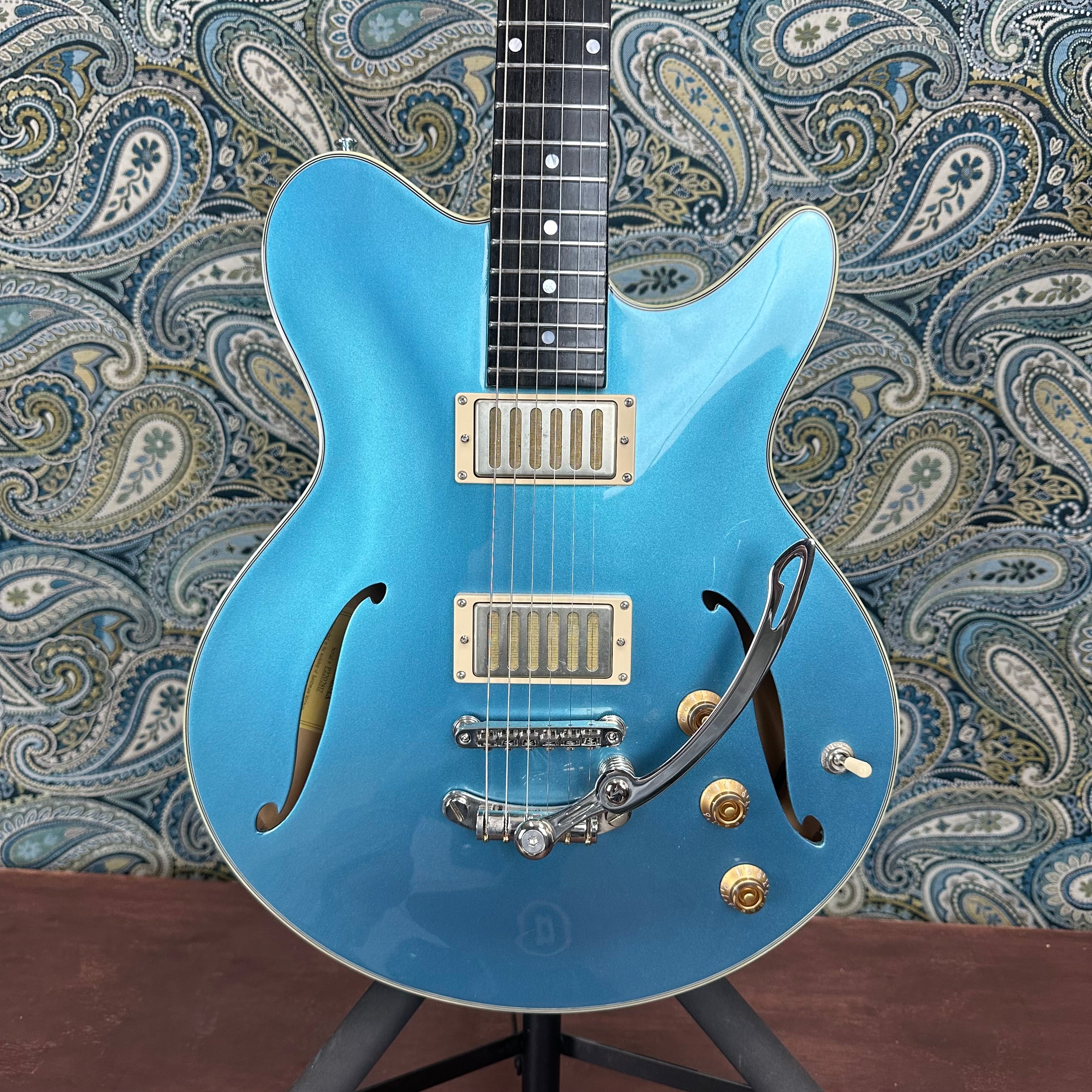 Used Eastman Romeo LA Thinline Semi-Hollow Electric Guitar Celestine Blue