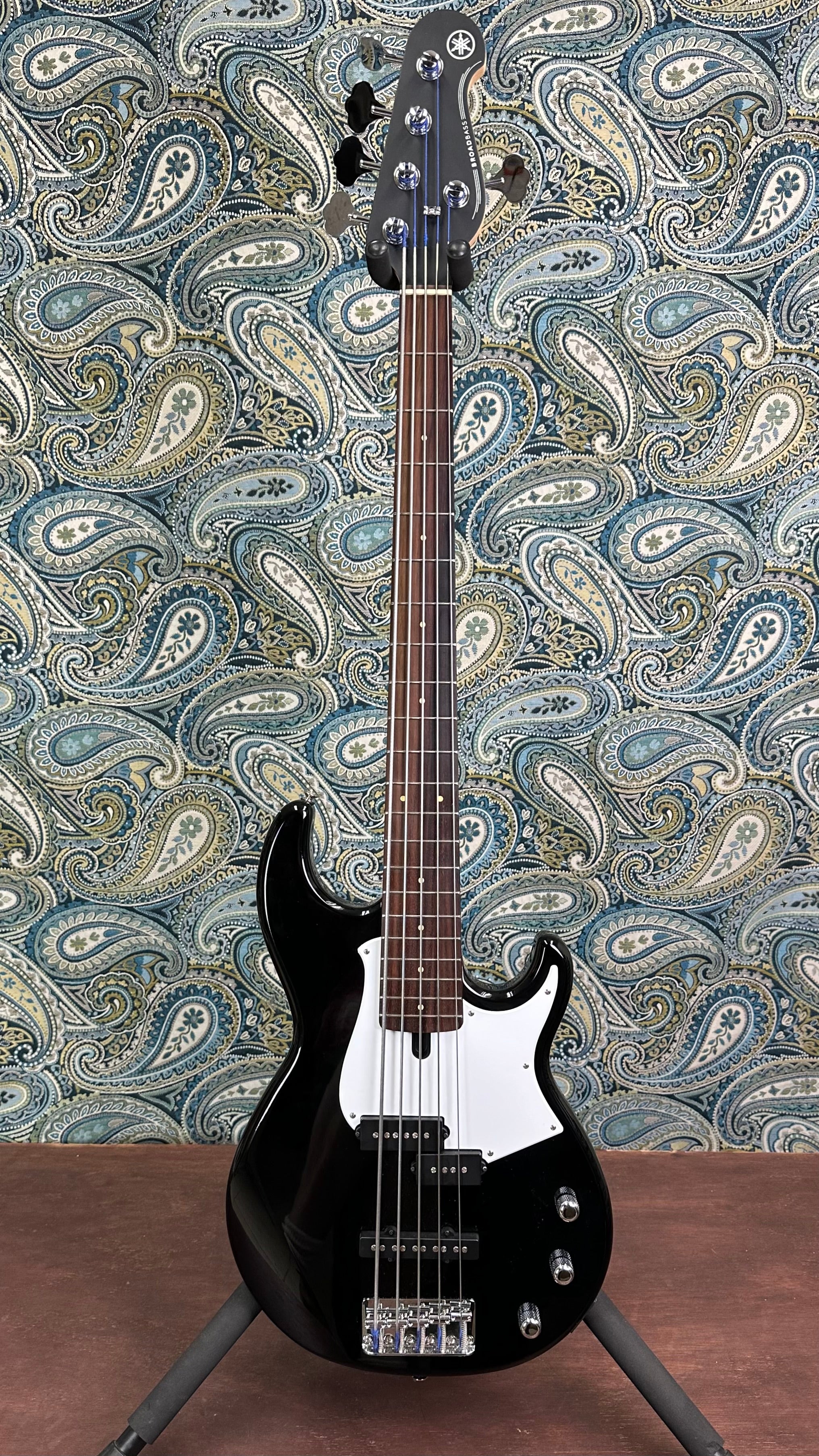 Used Yamaha Broadbass BB235 Black 5-String Bass