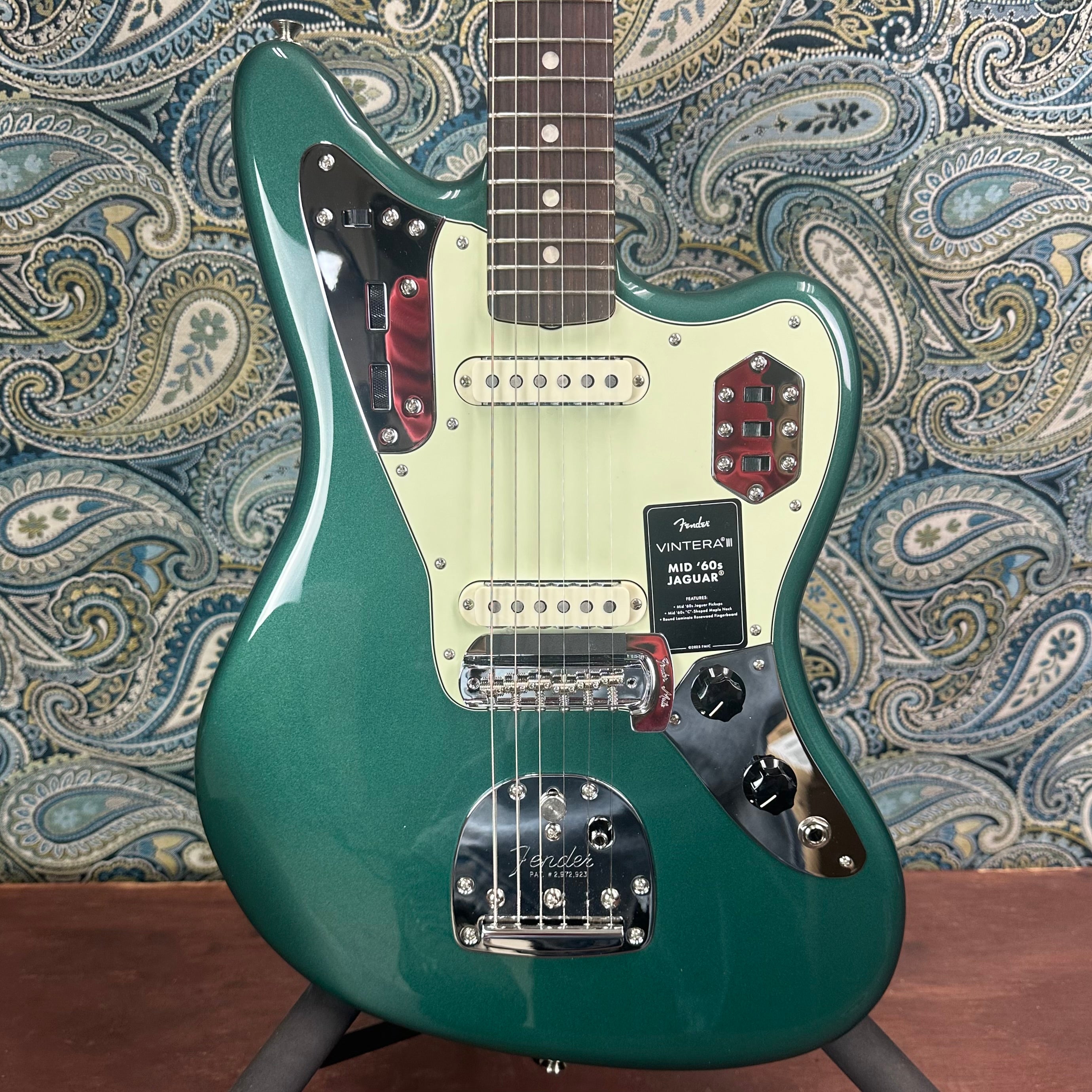 Fender Vintera III Mid '60s Jaguar Rosewood Fingerboard Sherwood Green Metallic w/Gig Bag