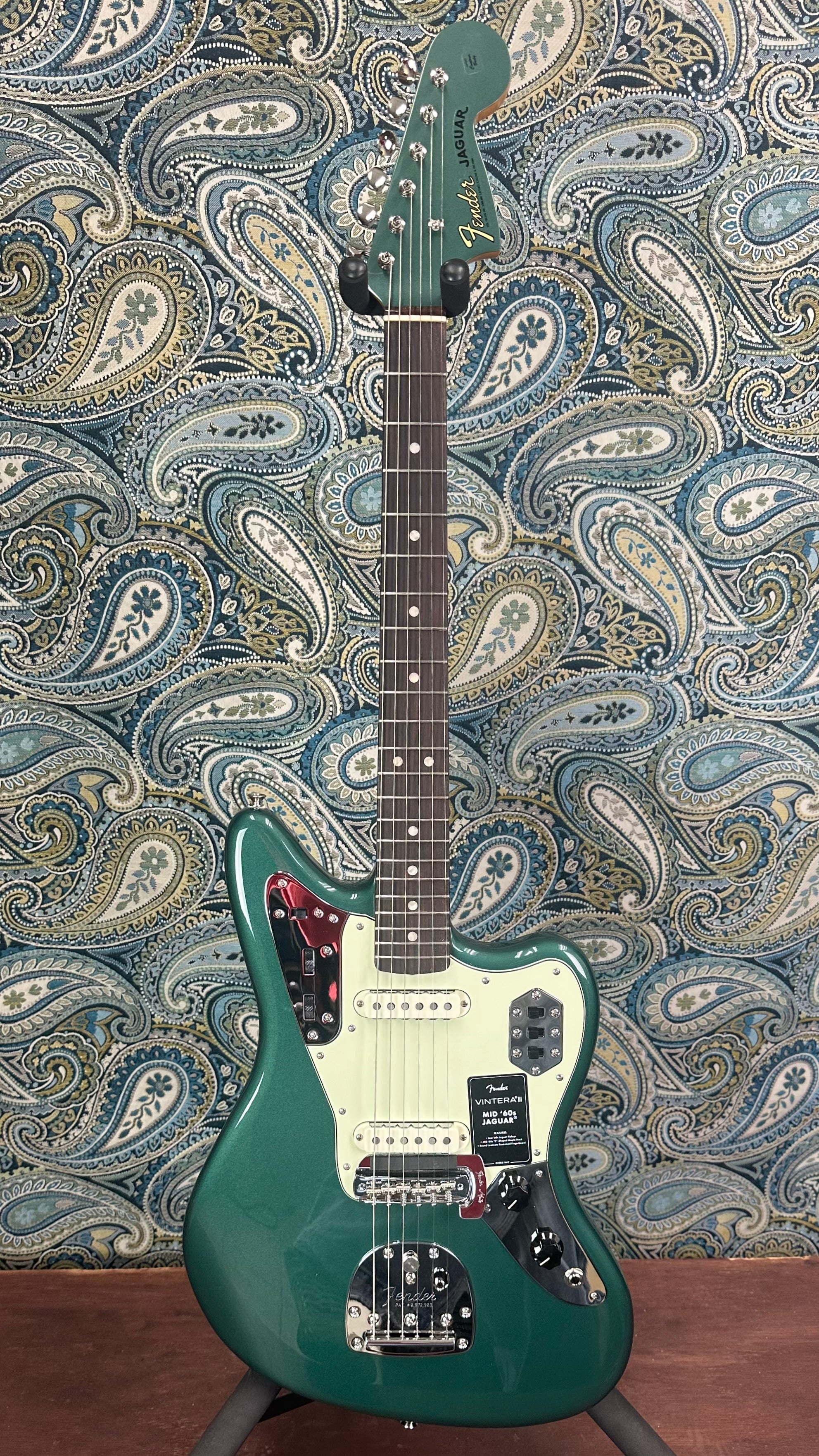 Fender Vintera III Mid '60s Jaguar Rosewood Fingerboard Sherwood Green Metallic w/Gig Bag