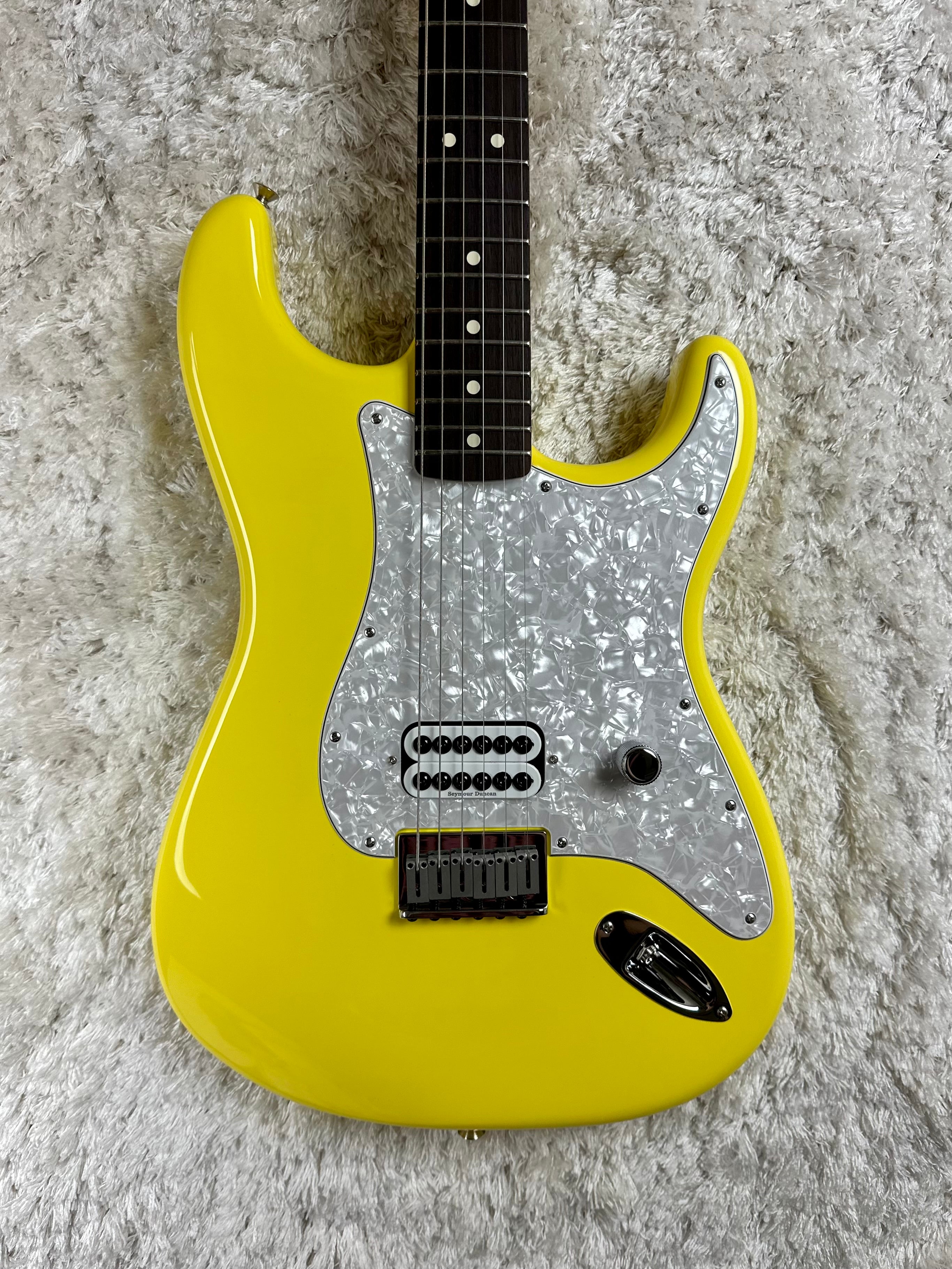 Fender Limited Edition Tom Delonge Stratocaster Graffiti Yellow