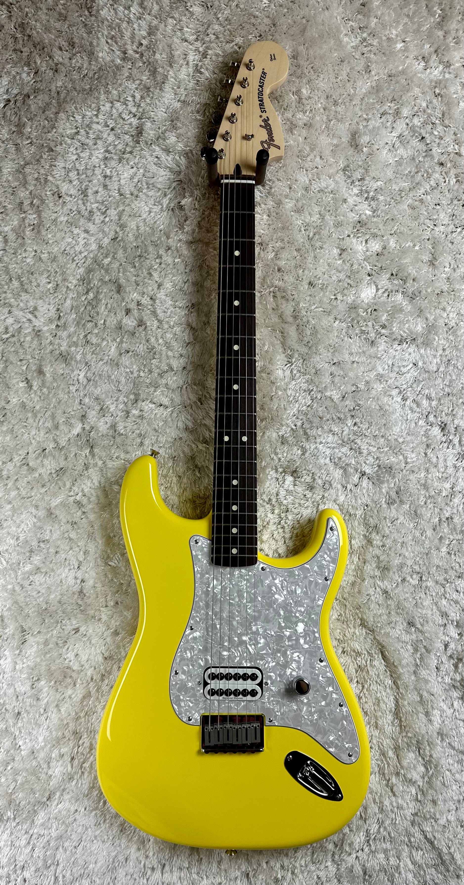 Fender Limited Edition Tom Delonge Stratocaster Graffiti Yellow
