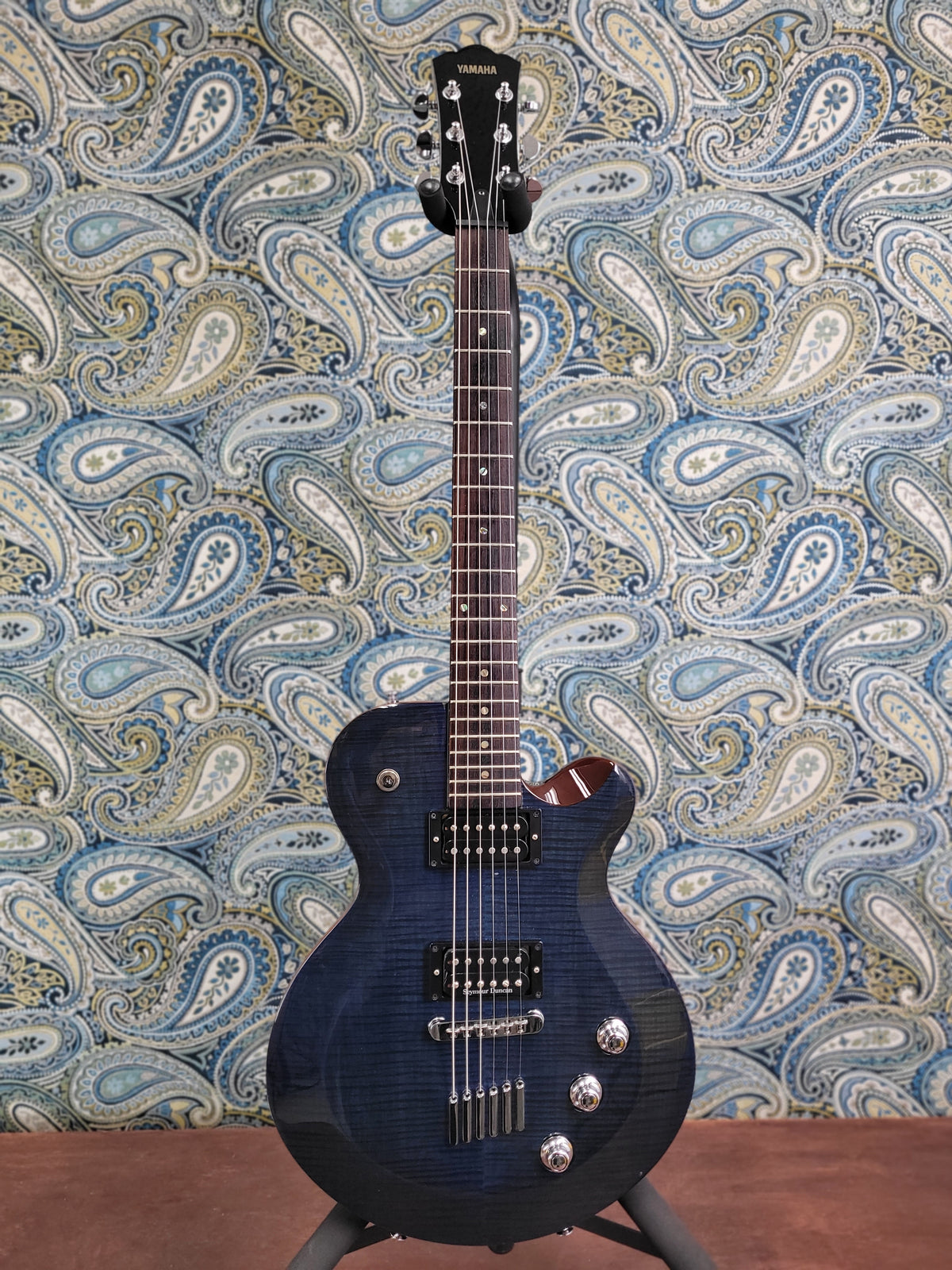 Used Yamaha AES620 Royal Blue