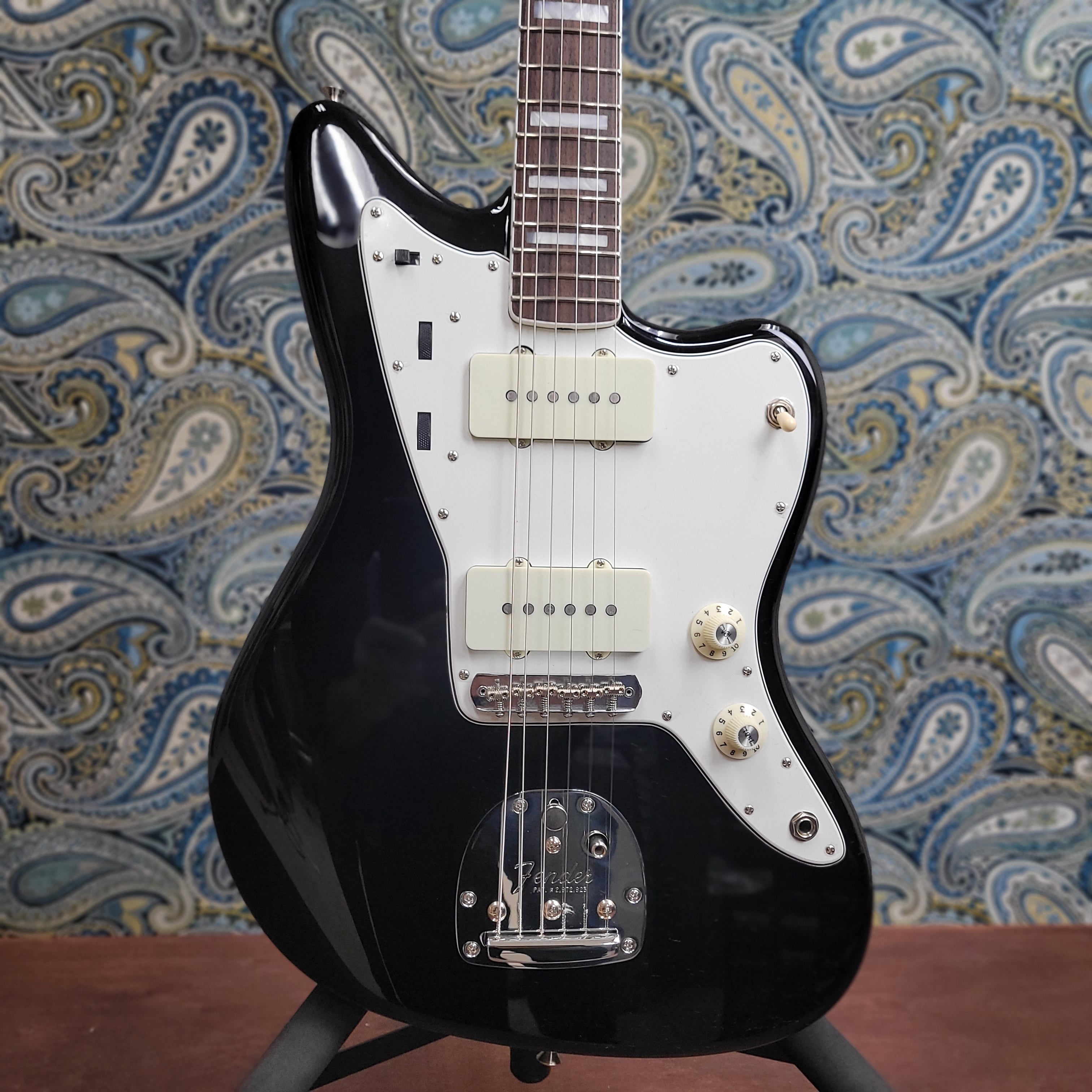 Fender Limited Edition American Vintage II 1966 Jazzmaster Black Matching Headstock w/Hard Case