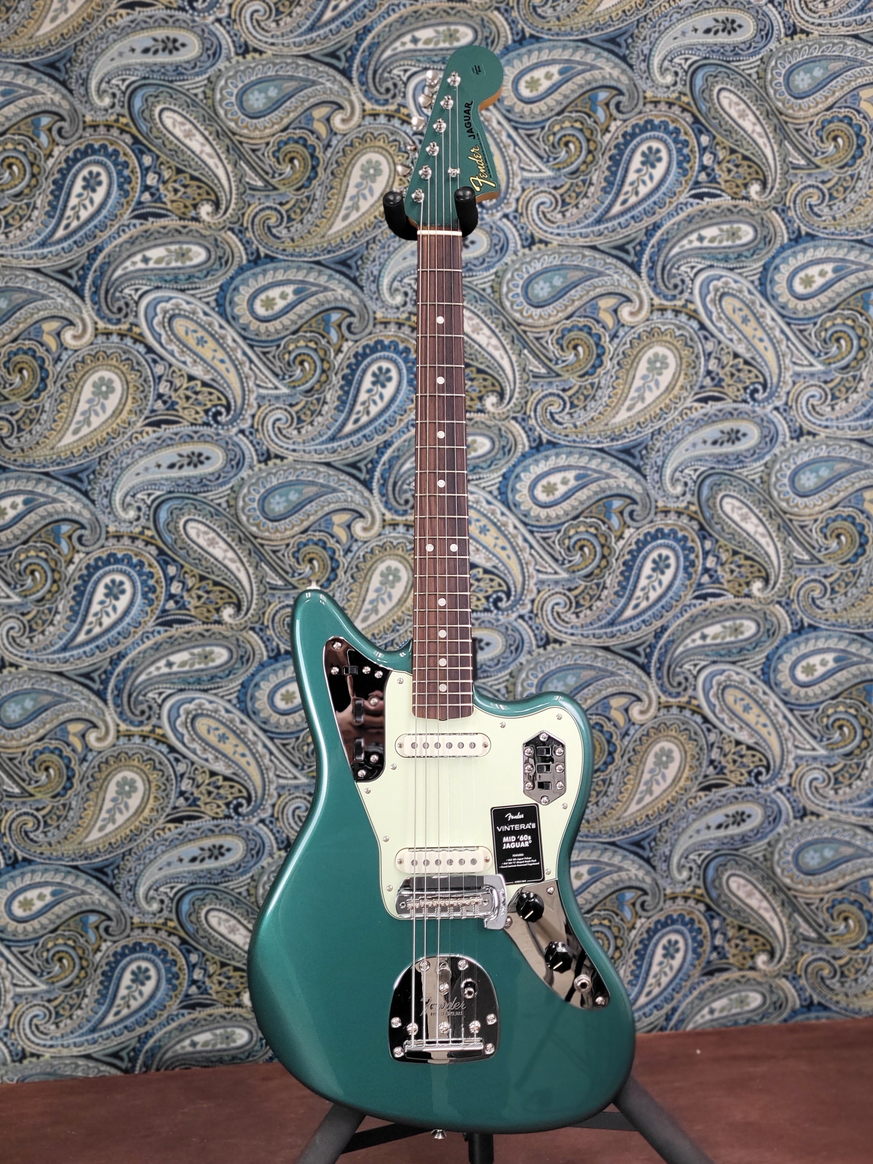 Fender Vintera III Mid '60s Jaguar Rosewood Fingerboard Sherwood Green Metallic w/Gig Bag