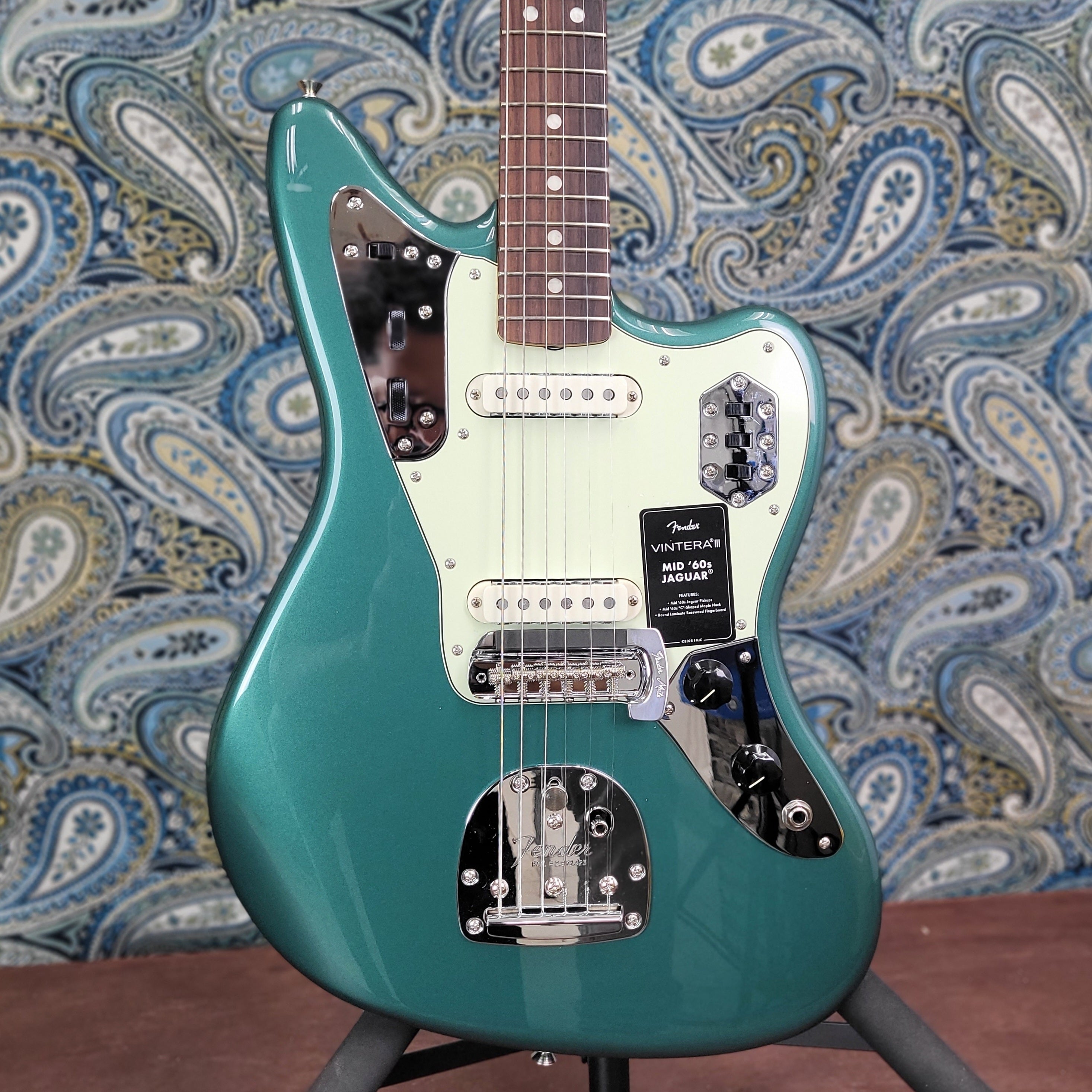 Fender Vintera III Mid '60s Jaguar Rosewood Fingerboard Sherwood Green Metallic w/Gig Bag